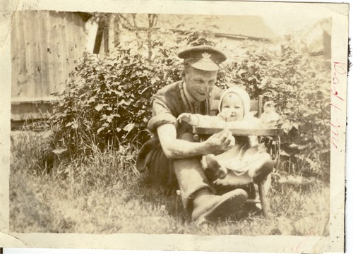 Fred Knowles meets his daughter Gwendolyn in June of 1917.